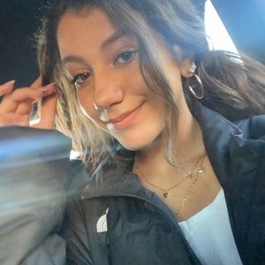 Meet your Posher, Leah